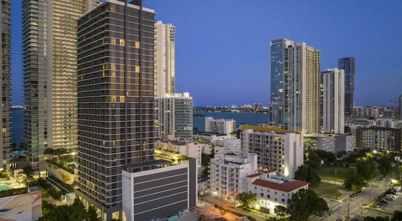 Metro Edgewater illuminated at twilight - A metropolitan oasis